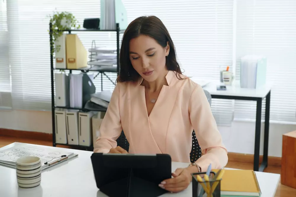 marketing-specialist-working-on-tablet-pc